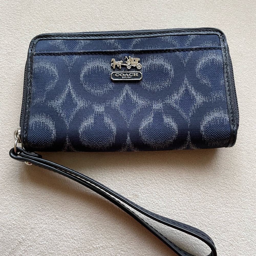 Coach wristlet wallet- NWOT- Beautiful!